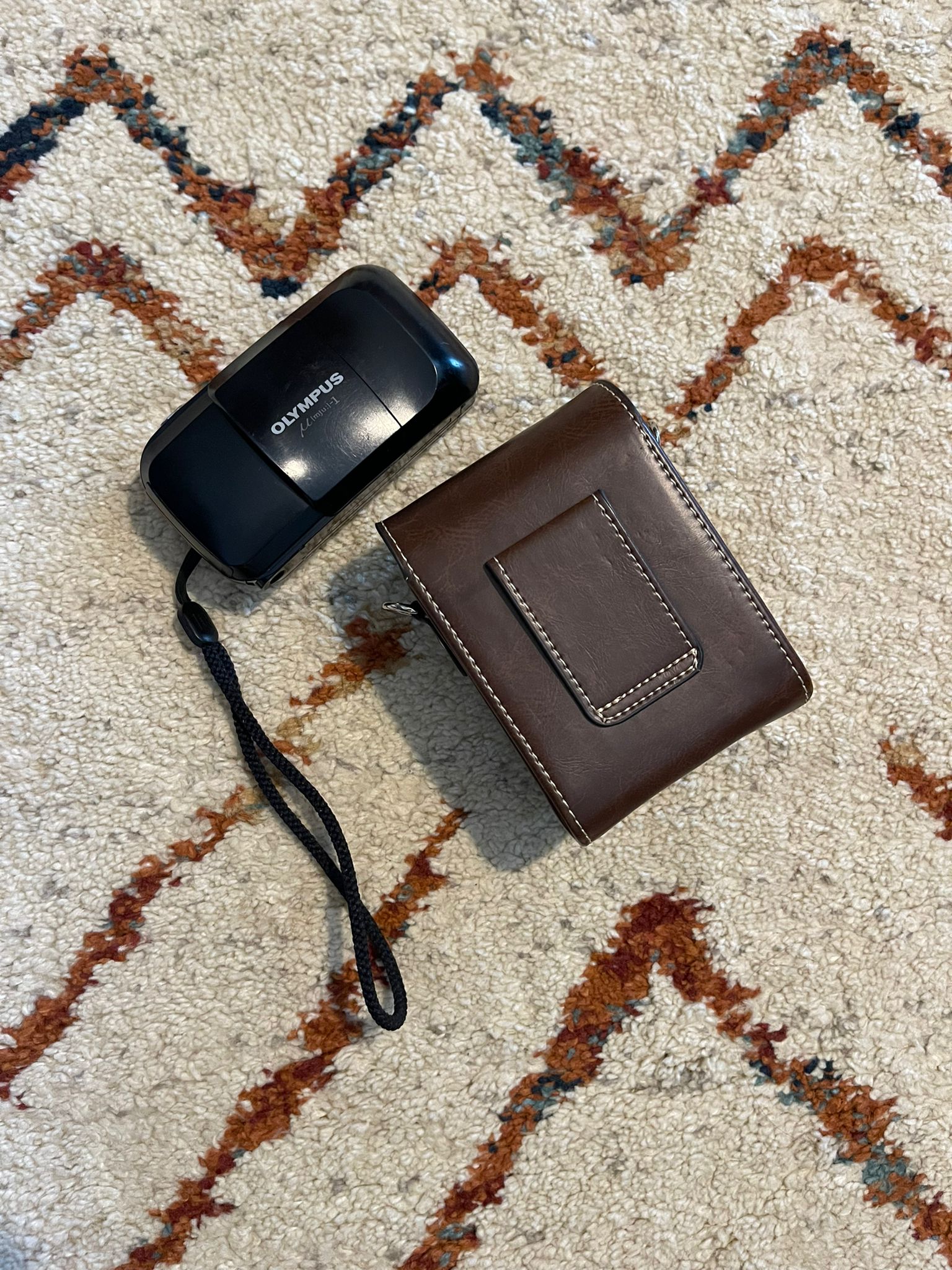 Vintage Style PU Leather Camera Case with Adjustable Strap