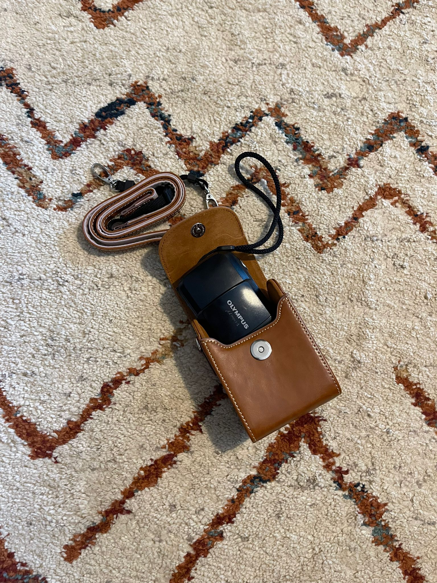 Vintage Style PU Leather Camera Case with Adjustable Strap